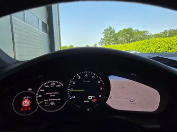 PORSCHE Cayenne Coupe E-Hybrid Platinum Edition