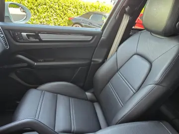 PORSCHE Cayenne Coupe E-Hybrid Platinum Edition