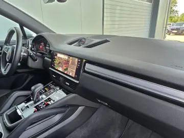PORSCHE Cayenne Coupe E-Hybrid Platinum Edition