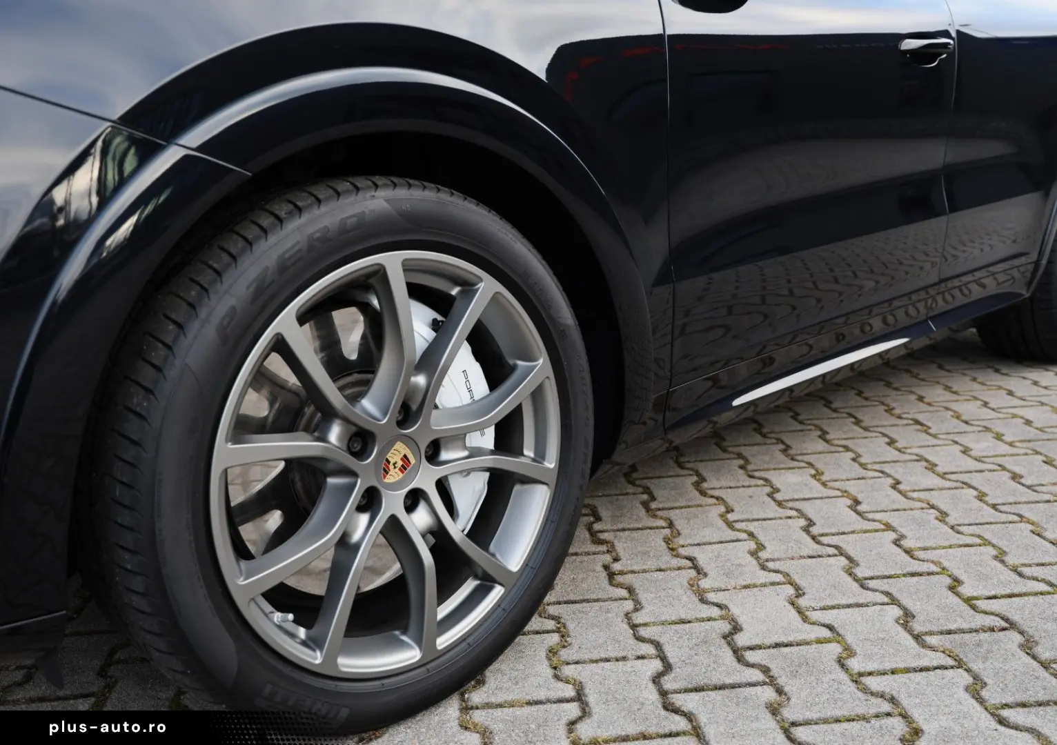 PORSCHE Cayenne Turbo Pano SoftClose Nachtsicht Carbon