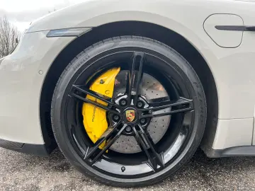 PORSCHE Taycan Turbo S   Burmester