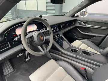 PORSCHE Taycan Turbo S   Burmester