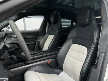 PORSCHE Taycan Turbo S   Burmester