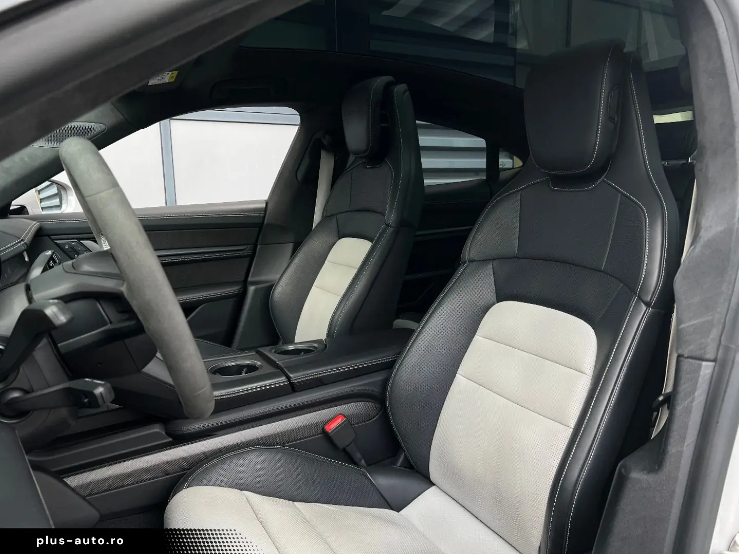 PORSCHE Taycan Turbo S   Burmester
