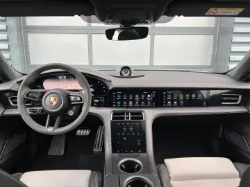 PORSCHE Taycan Turbo S   Burmester