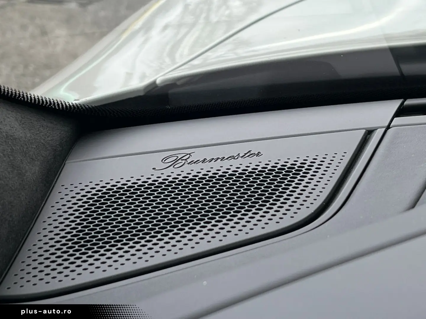 PORSCHE Taycan Turbo S   Burmester
