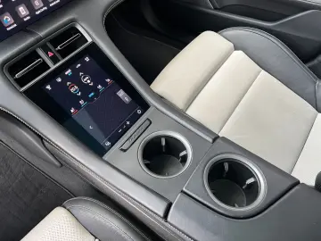 PORSCHE Taycan Turbo S   Burmester