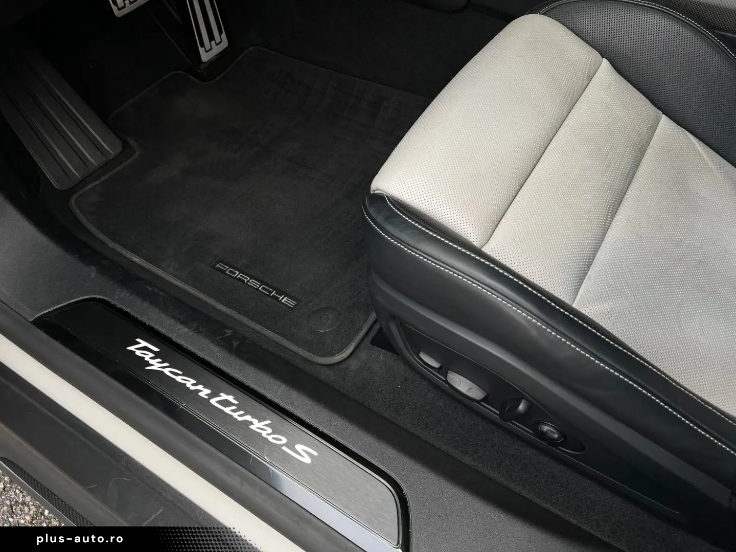 PORSCHE Taycan Turbo S   Burmester
