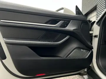 PORSCHE Taycan Turbo S   Burmester