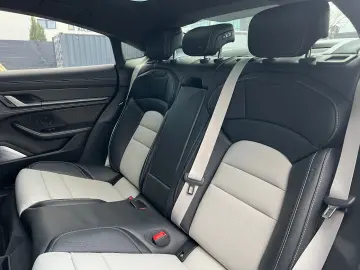PORSCHE Taycan Turbo S   Burmester