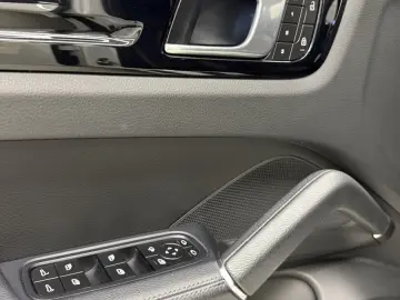 PORSCHE Cayenne Coupé Platinum Edition