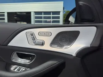 MERCEDES-BENZ GLE 63 S AMG Night Pano Burm HUD AHK 22