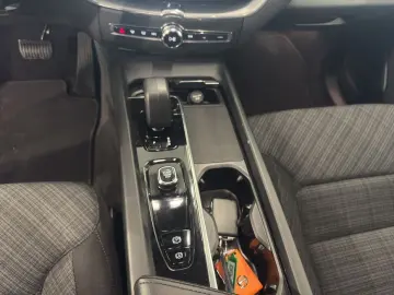 VOLVO XC60 B4 AWD Core Aut Google-Maps LED Kamera 1.Ha