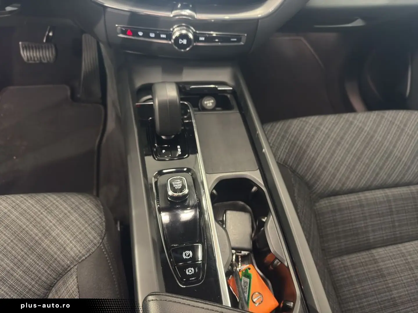 VOLVO XC60 B4 AWD Core Aut Google-Maps LED Kamera 1.Ha