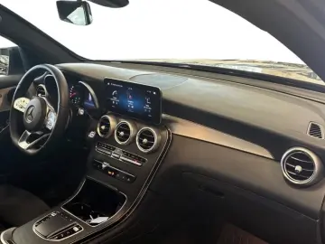 MERCEDES-BENZ GLC 300 e 4Matic AMG-LINE AHK CAR-PLAY