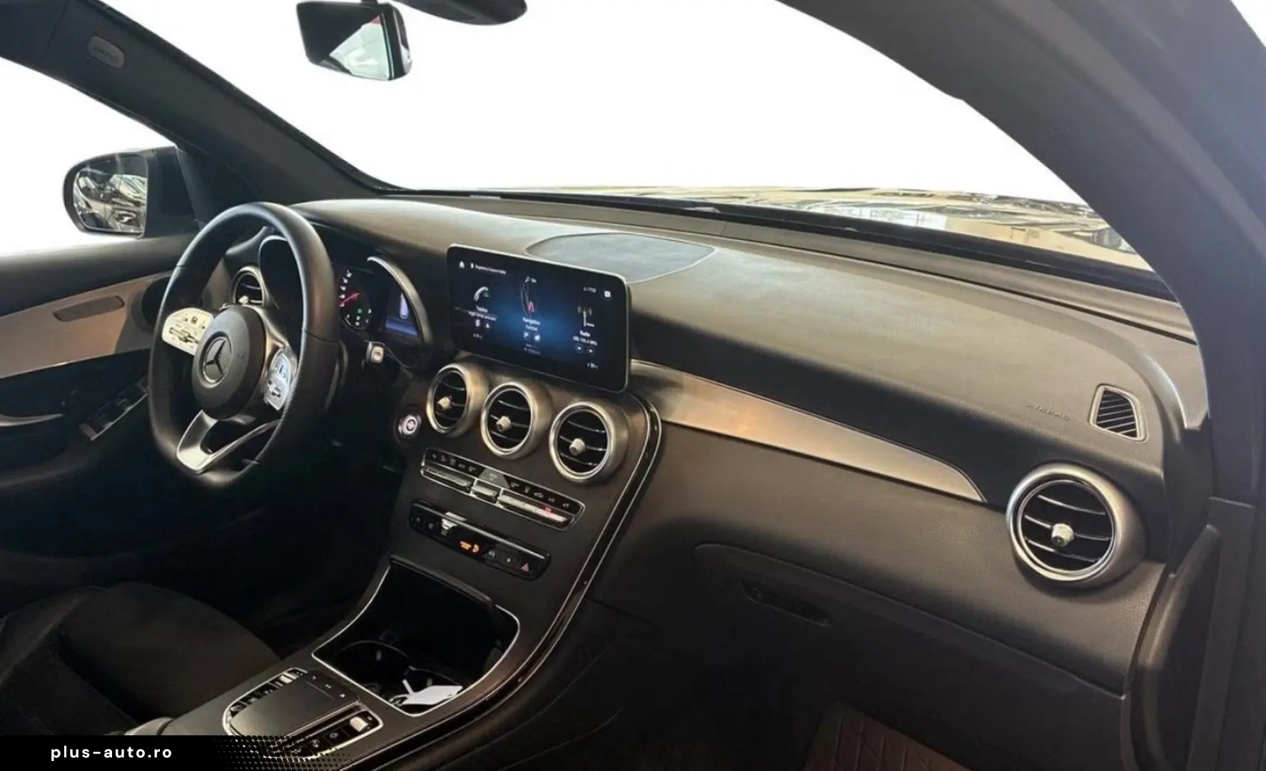 MERCEDES-BENZ GLC 300 e 4Matic AMG-LINE AHK CAR-PLAY