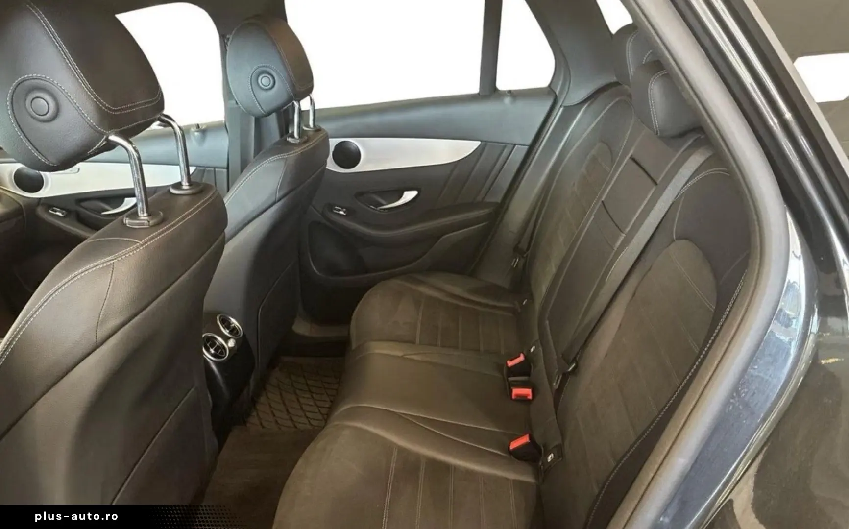 MERCEDES-BENZ GLC 300 e 4Matic AMG-LINE AHK CAR-PLAY
