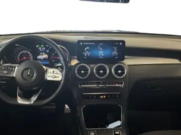MERCEDES-BENZ GLC 300 e 4Matic AMG-LINE AHK CAR-PLAY