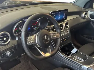MERCEDES-BENZ GLC 300 e 4Matic AMG-LINE AHK CAR-PLAY
