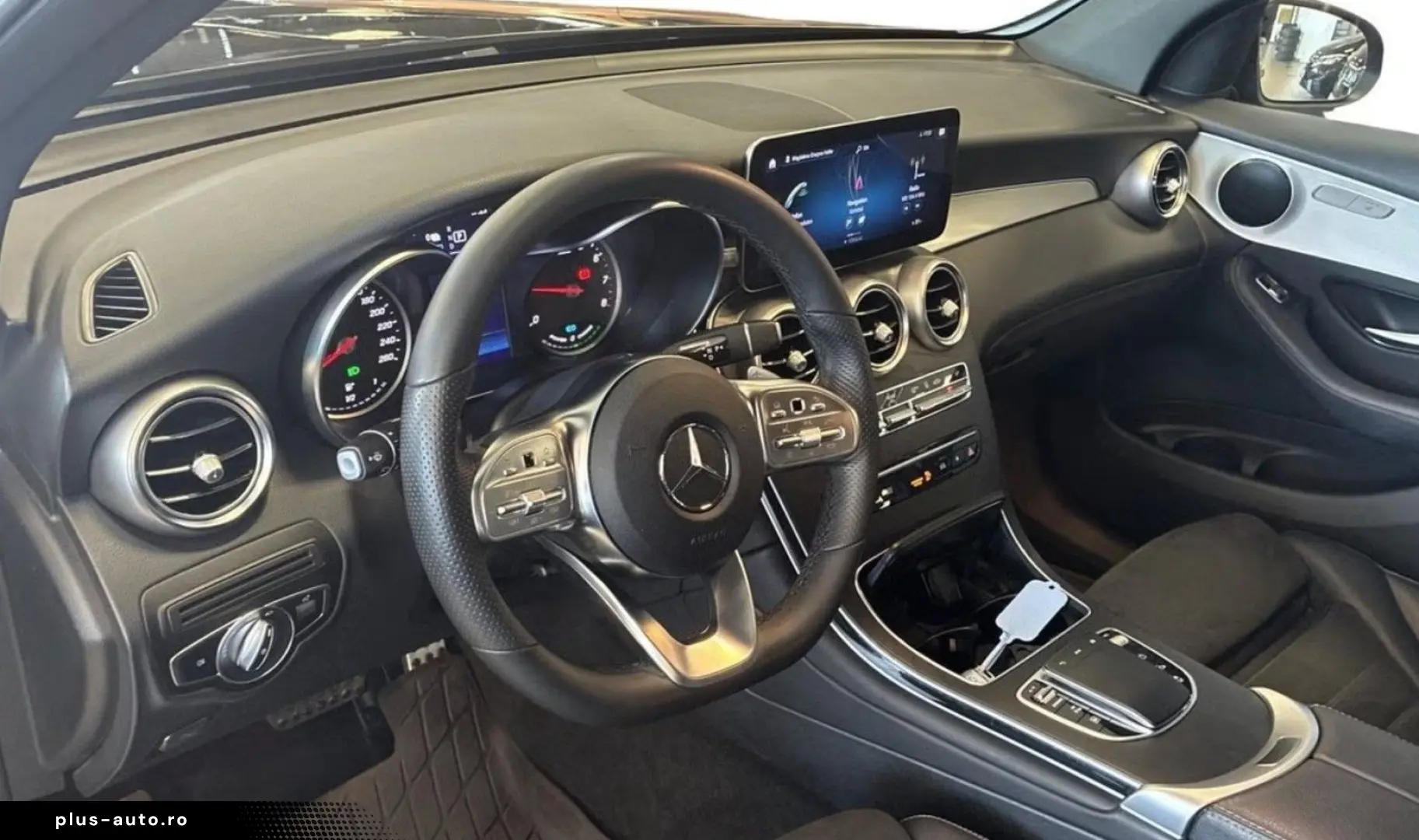 MERCEDES-BENZ GLC 300 e 4Matic AMG-LINE AHK CAR-PLAY