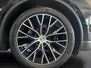 PORSCHE Macan Electric 4  CHRONO BOSE