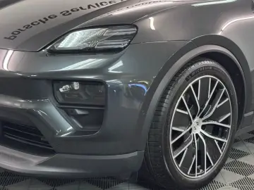 PORSCHE Macan Electric 4 PASM Sport Chrono
