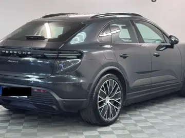 PORSCHE Macan Electric 4 PASM Sport Chrono
