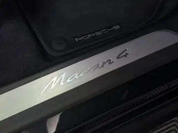 PORSCHE Macan Electric 4 PASM Sport Chrono