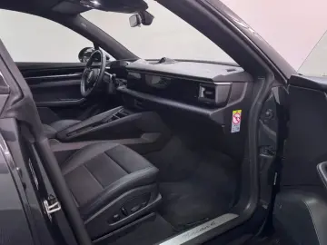 PORSCHE Macan Electric 4 PASM Sport Chrono