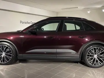 PORSCHE Macan Electric 4