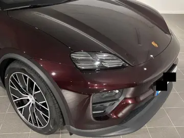 PORSCHE Macan Electric 4