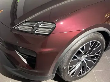 PORSCHE Macan Electric 4
