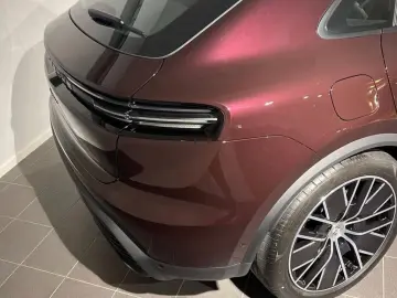 PORSCHE Macan Electric 4