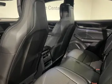 PORSCHE Macan Electric 4