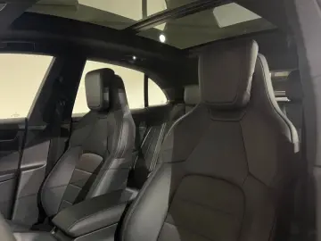PORSCHE Macan Electric 4