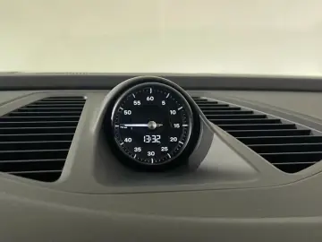 PORSCHE Macan Electric 4