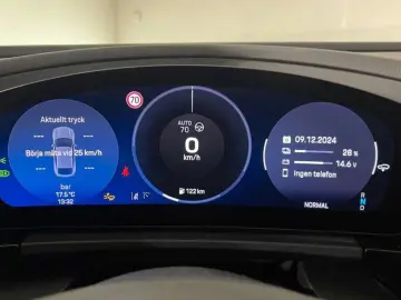 PORSCHE Macan Electric 4