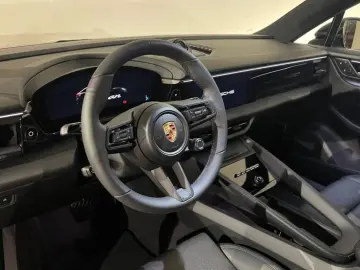 PORSCHE Macan Electric 4