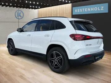 MERCEDES-BENZ EQA 300 4M  AMG NIGHT MEMO PANO 360 KAM DISTR