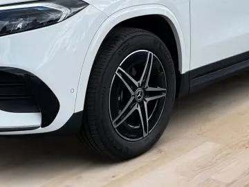 MERCEDES-BENZ EQA 300 4M  AMG NIGHT MEMO PANO 360 KAM DISTR