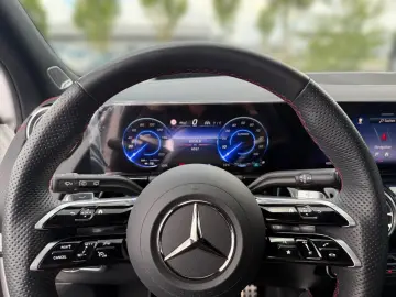 MERCEDES-BENZ EQA 300 4M  AMG NIGHT MEMO PANO 360 KAM DISTR