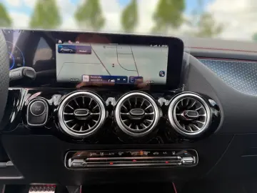 MERCEDES-BENZ EQA 300 4M  AMG NIGHT MEMO PANO 360 KAM DISTR