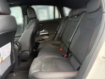 MERCEDES-BENZ EQA 300 4M  AMG NIGHT MEMO PANO 360 KAM DISTR