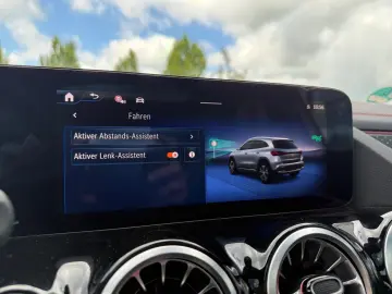 MERCEDES-BENZ EQA 300 4M  AMG NIGHT MEMO PANO 360 KAM DISTR