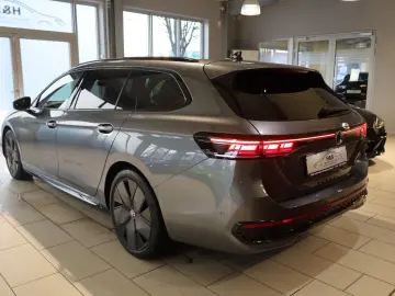 VW Passat Variant 2.0 TDI 4Motion R-Line AHK