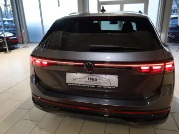 VW Passat Variant 2.0 TDI 4Motion R-Line AHK