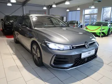 VW Passat Variant 2.0 TDI 4Motion R-Line AHK
