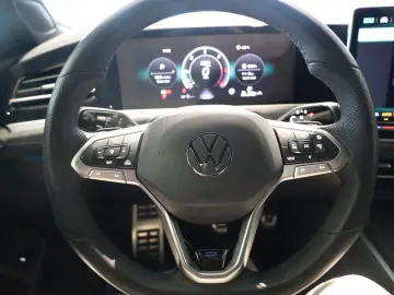 VW Passat Variant 2.0 TDI 4Motion R-Line AHK