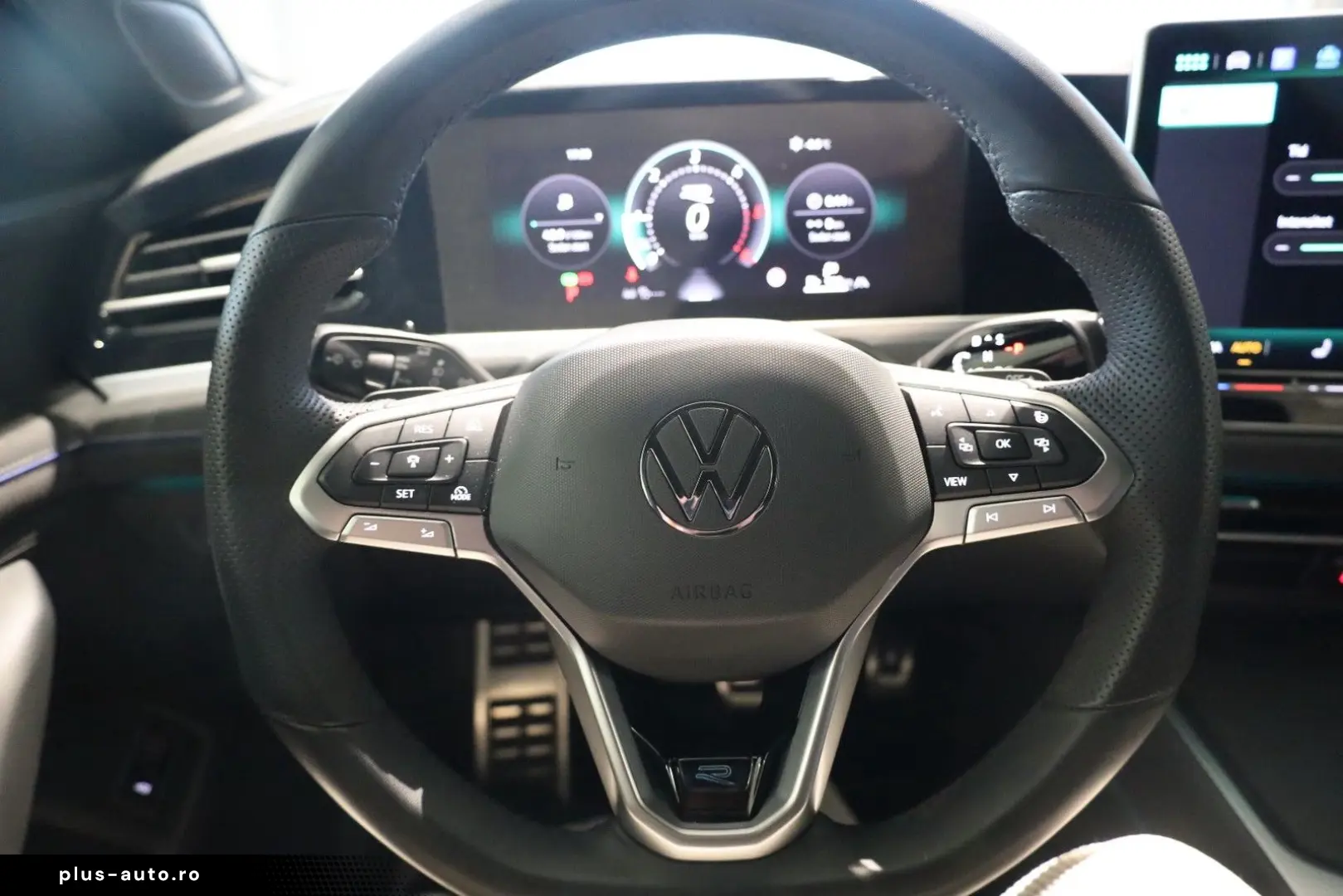 VW Passat Variant 2.0 TDI 4Motion R-Line AHK