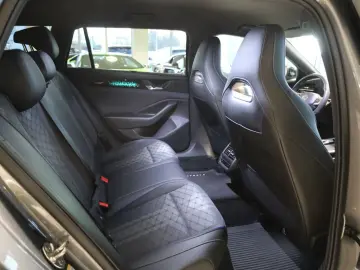 VW Passat Variant 2.0 TDI 4Motion R-Line AHK